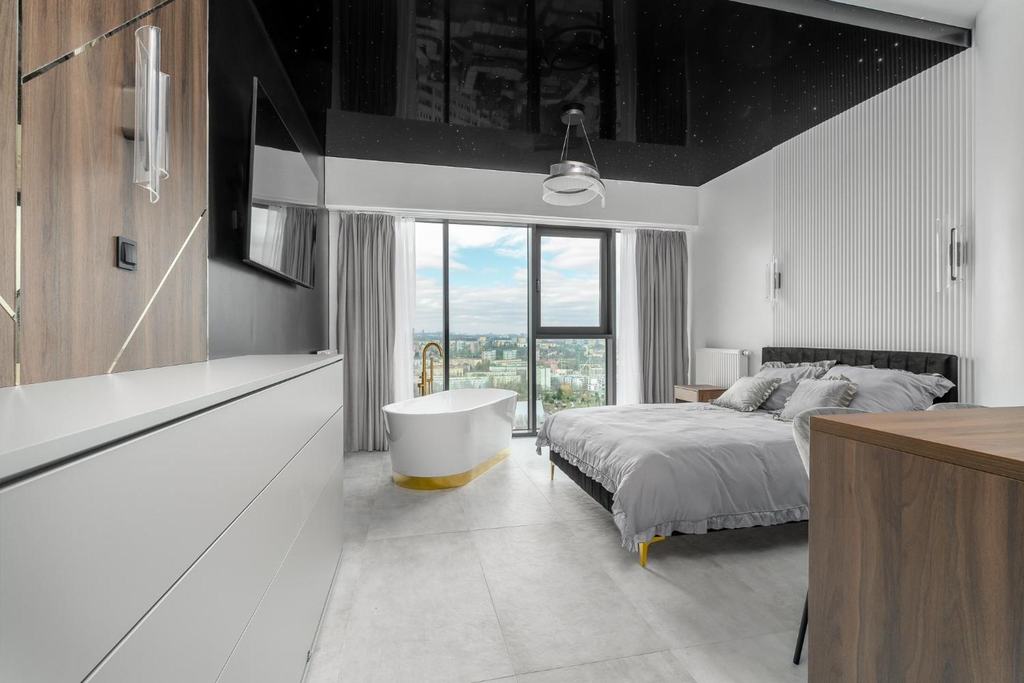 Hanza Tower Sky Lux 17th Floor Apartment *